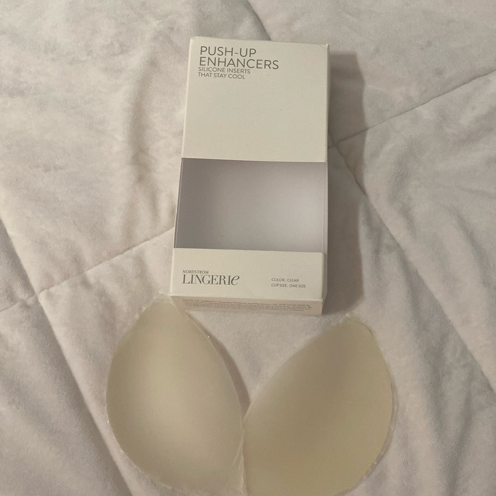 Lingerie push-up enhancer